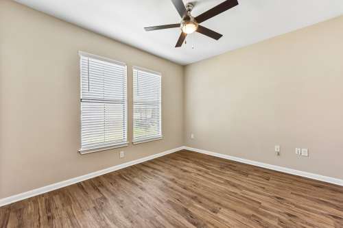 texas-state-Apartment-Building-18725742